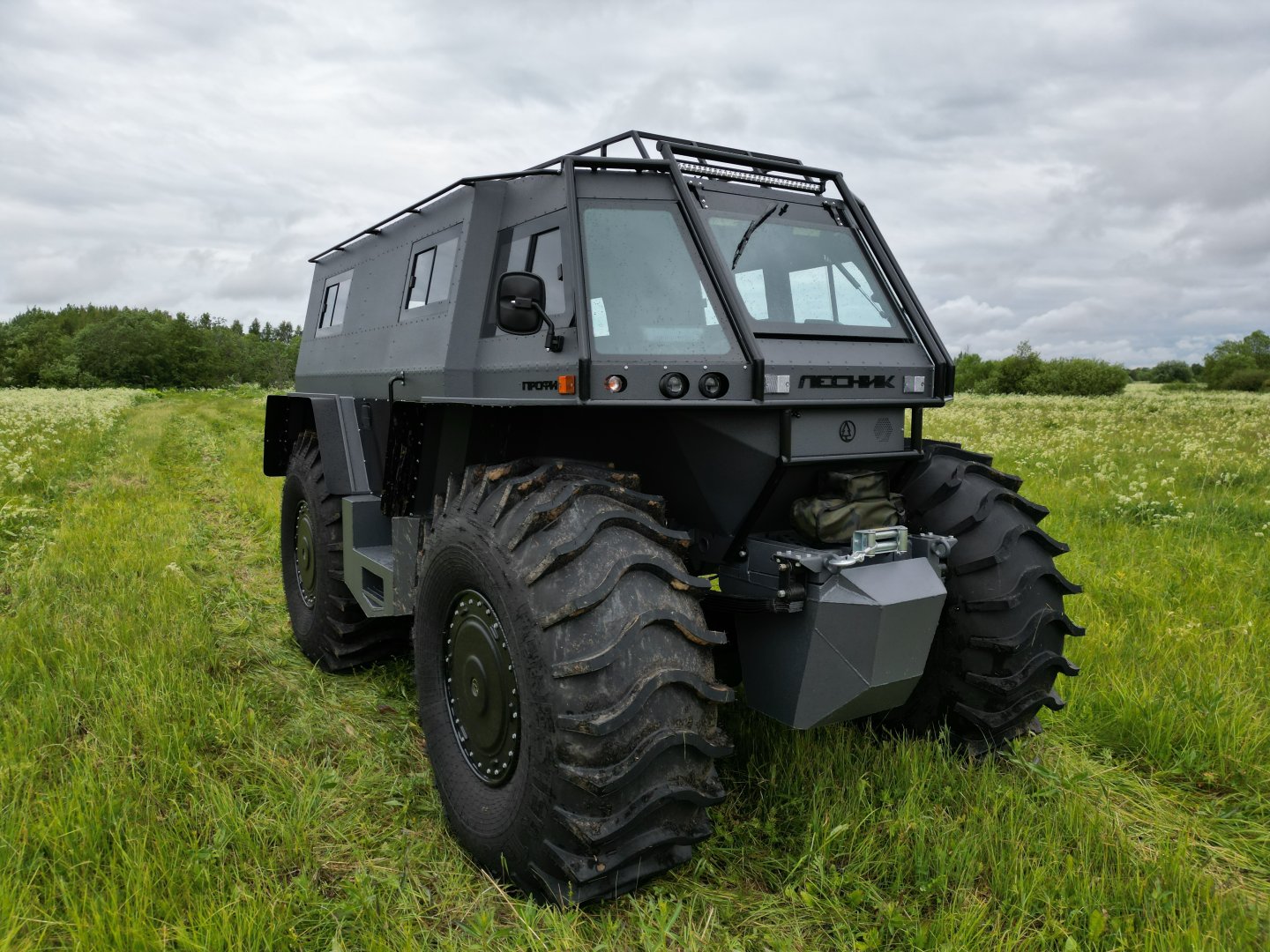 Плавающий вездеход "Лесник-Профи" 